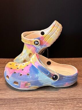 Crocs Size Youth 4 Multicolor Classic Tie-Dye Graphic Clogs Casual Comfort Shoes